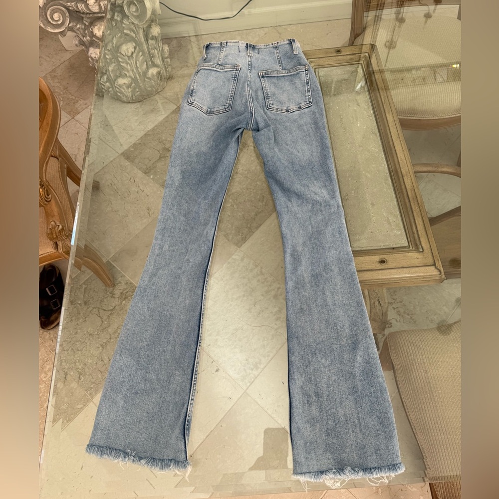 We The Free People Level Up Slit Slim Flare Jeans
Hayley Blue 🩵 Size 25 like new